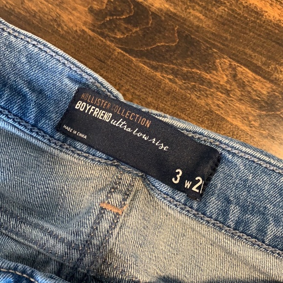 Hollister low rise jeans. - Picture 4 of 6